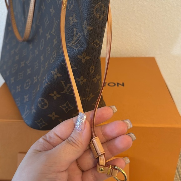 Louis Vuitton Neverfull MM - Picture 11 of 17